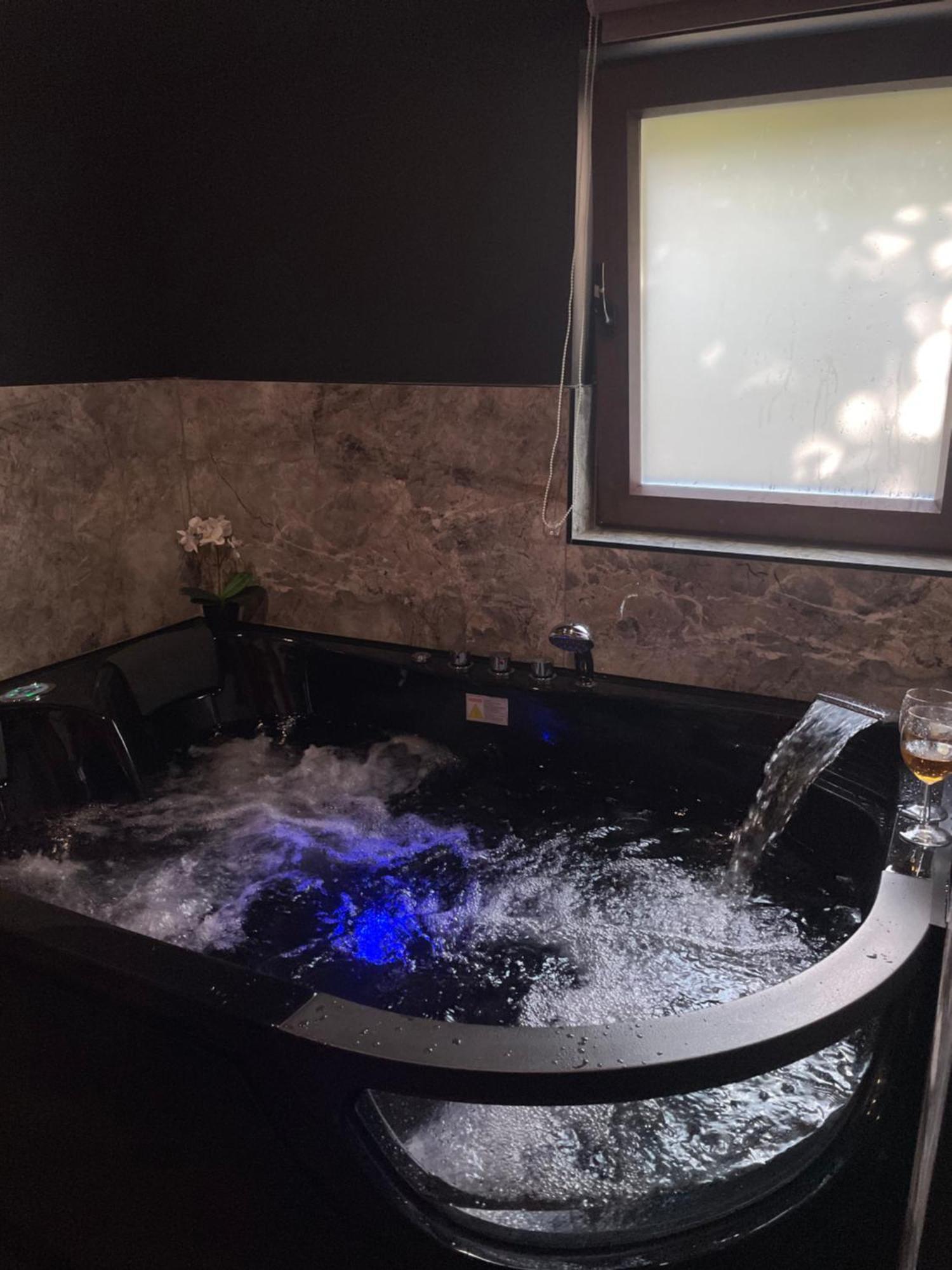 Jacuzzi Love Room Mulhouse Exterior photo